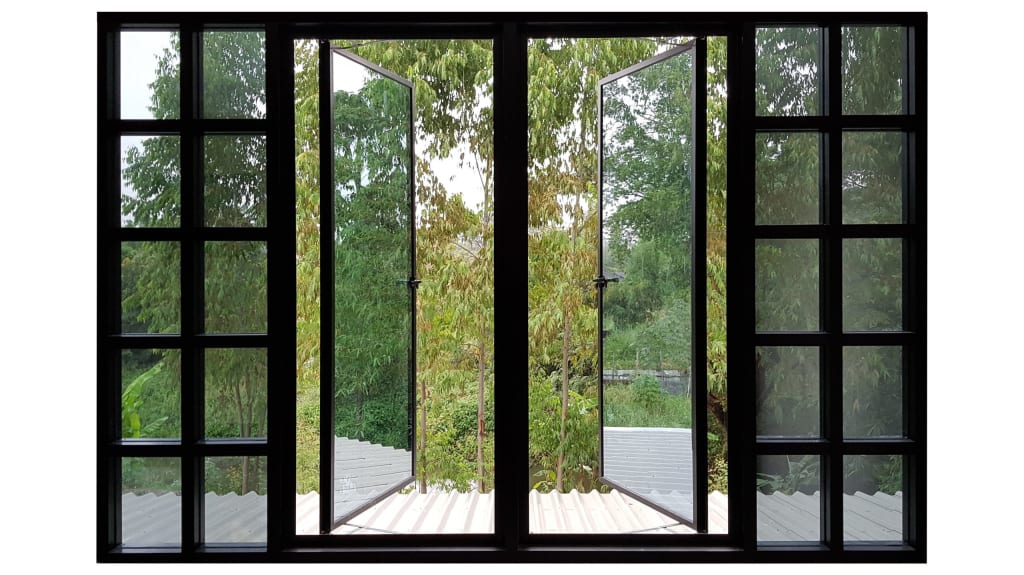 Large windows with black aluminium frame, opened on nature view