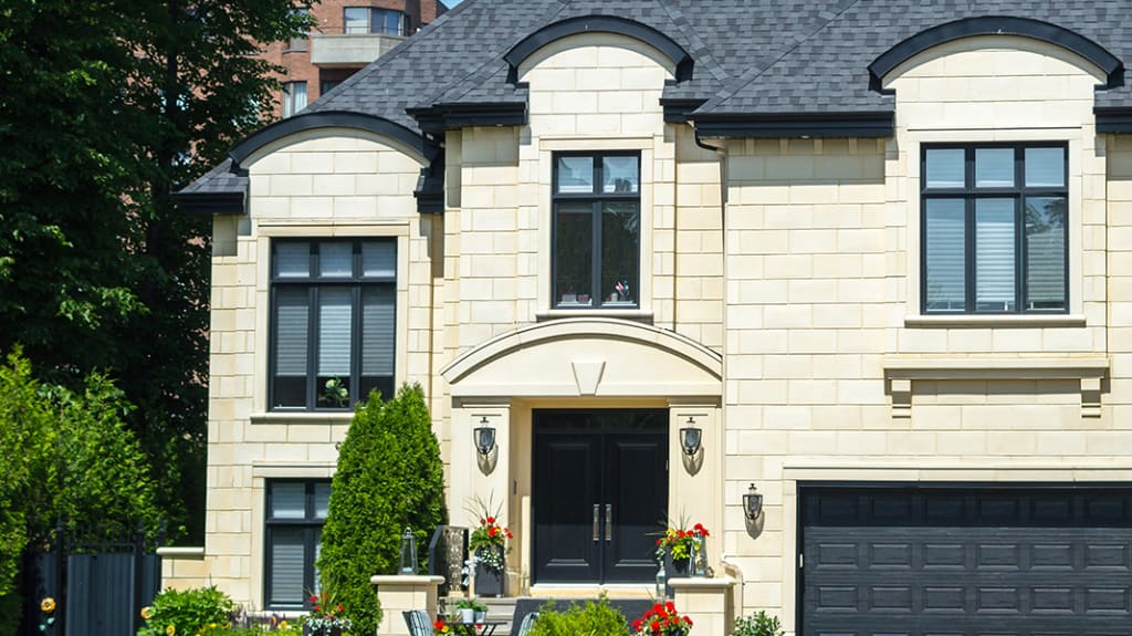 maison avec fenetre hybrides exterieur noir