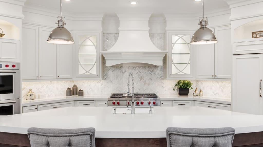 cuisine haut de gamme blanche ovale