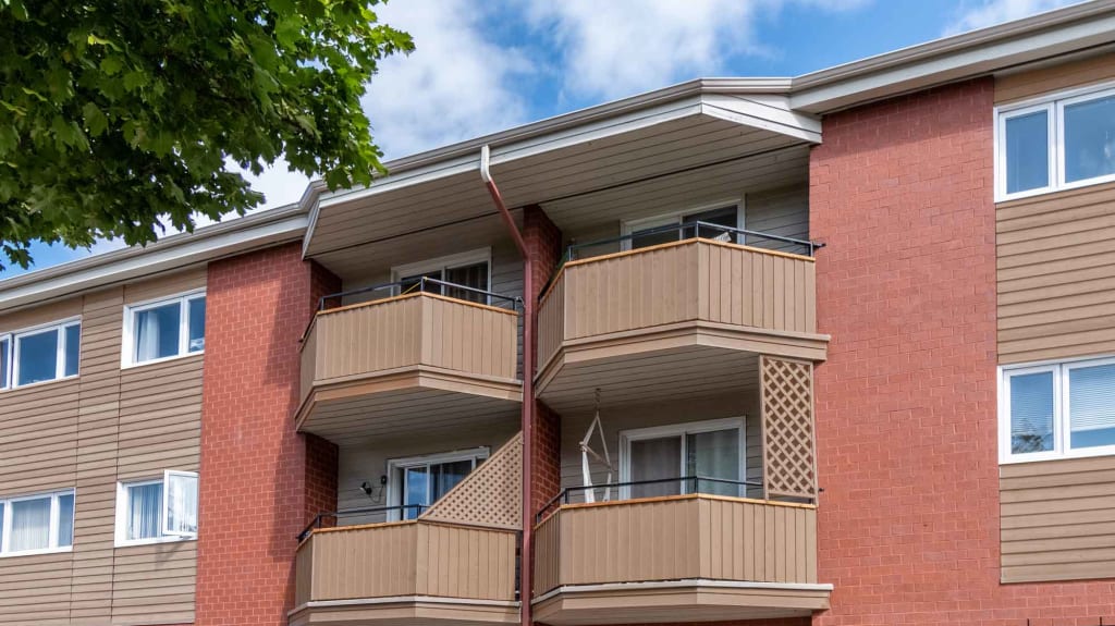 coopérative dhabitation avec balcon en bois