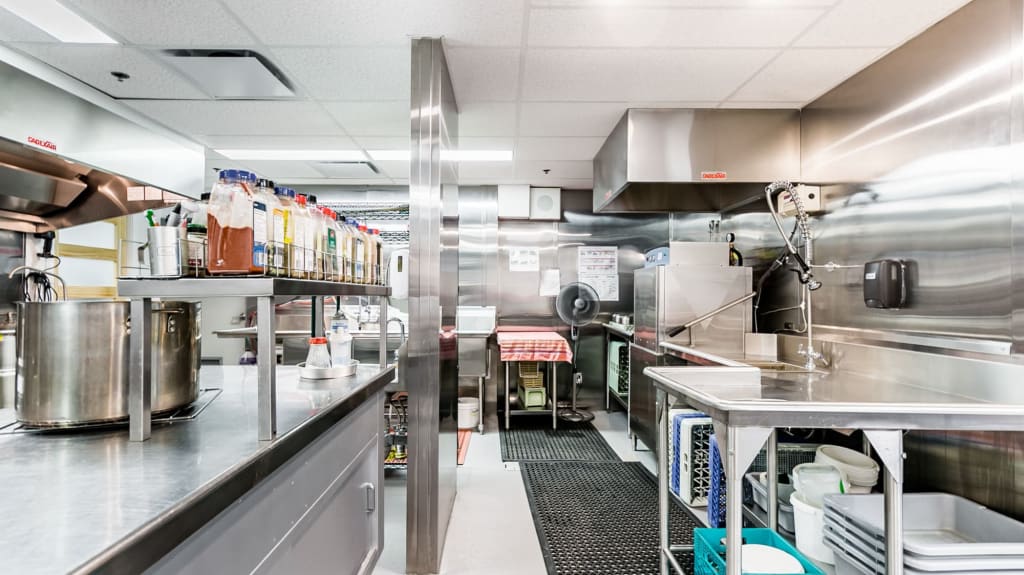 cuisine professionnelle avec meuble en inox