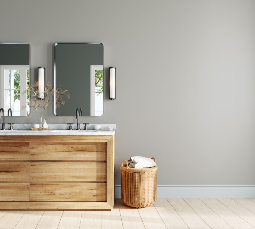 Salle de bain avec mur peint en beige