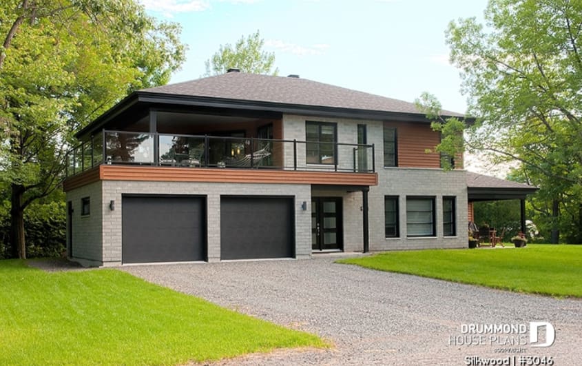 Large new house with two garages and balcony