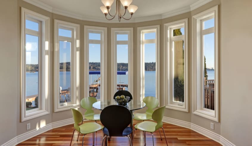 coin repas avec fenetre en pvc rectilingue
