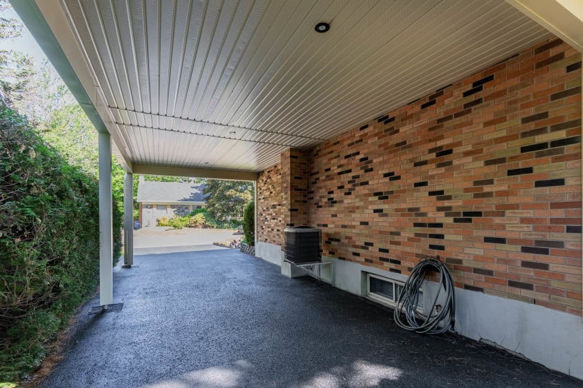 abri d'auto permanent vue de l'intérieur