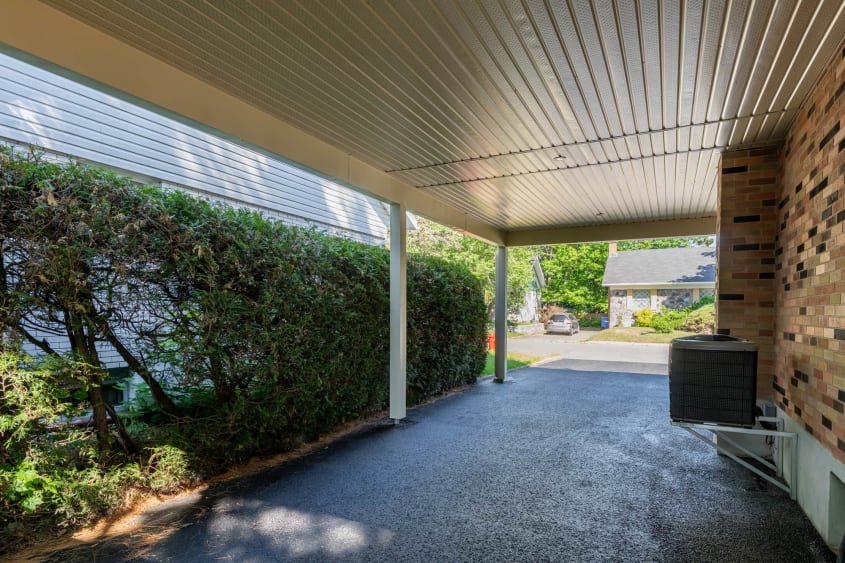 carport nouvellement construit sur maison existante