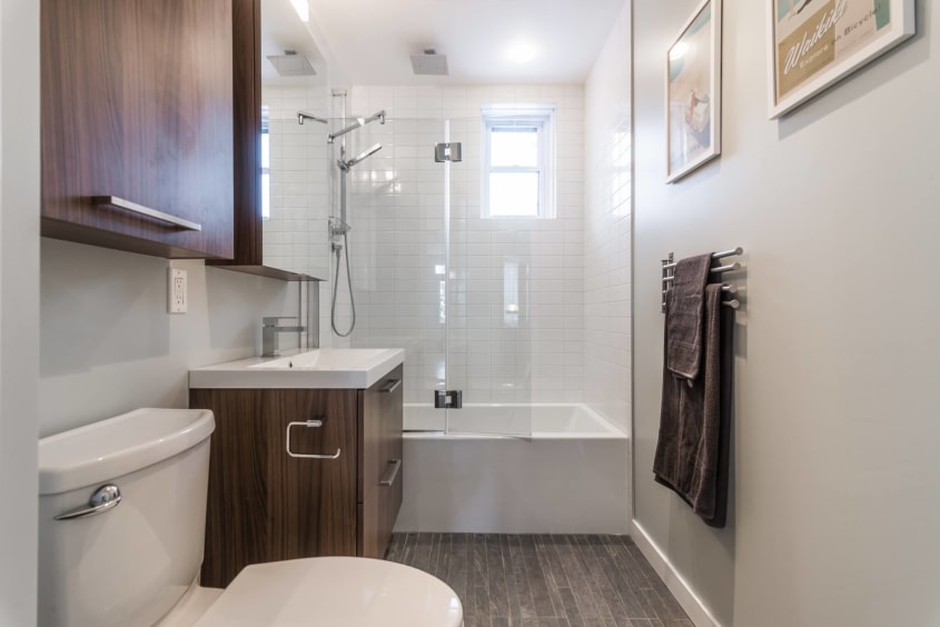 petite salle de bain moderne