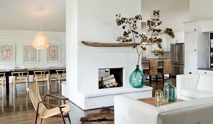espace-ouvert-avec-foyer-blanc