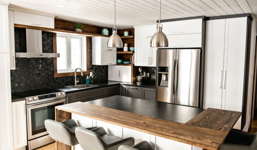 cuisine-avec-rangement-ouvert-et-fermé