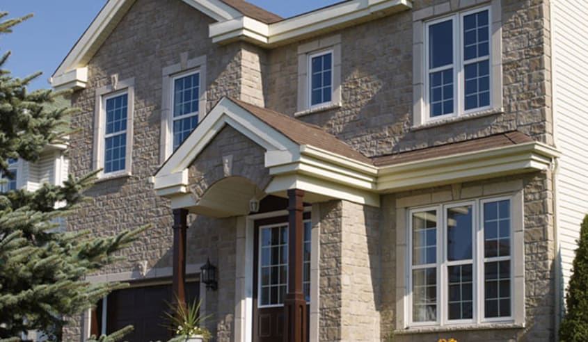 maison de deux etages avec revetement suretouch