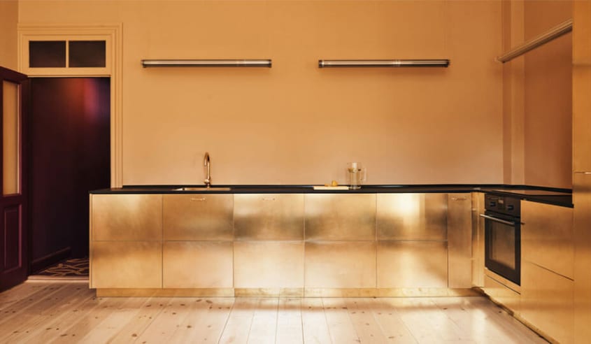 cuisine-avec-armoire-or