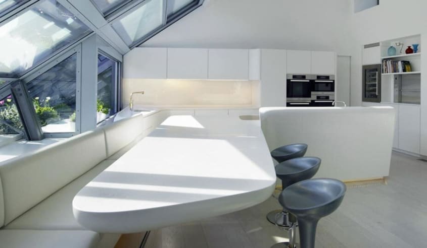 ilot-de-cuisine-blanc-avec-longue-table