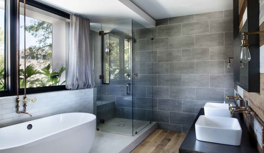 salle de bain de style industriel avec robinetterie exposée