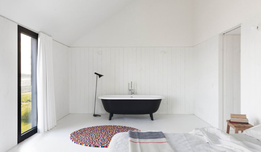 salle-de-bain-des-maitre-avec-bain-auto-portant