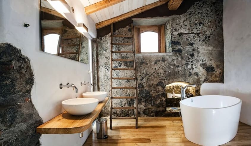 salle de bain dans une ancienne grange