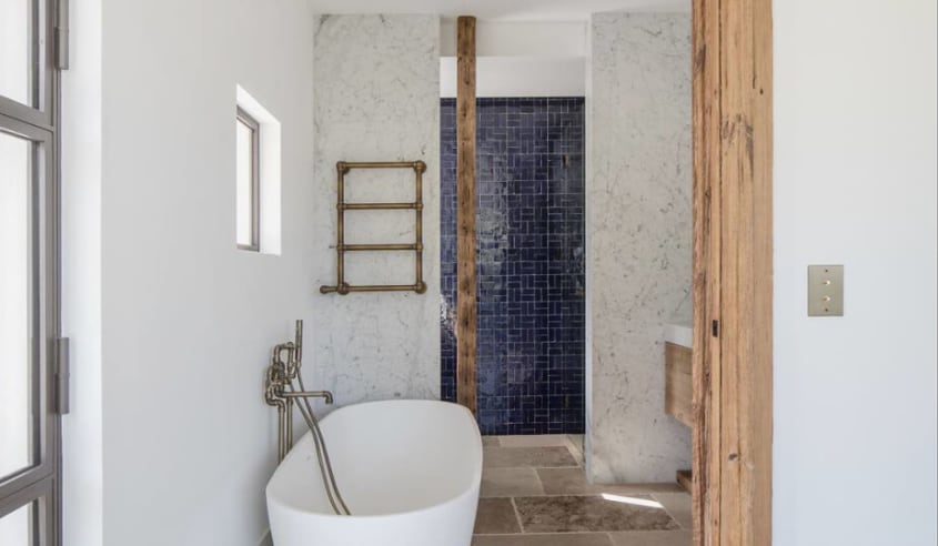 modern-bathroom-with-rustic-touchs