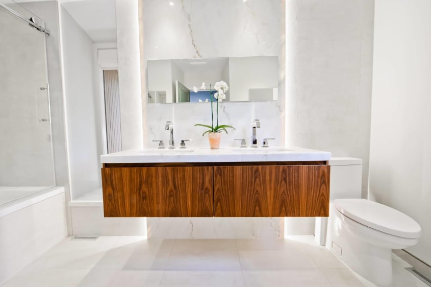 belle vanité de salle de bain